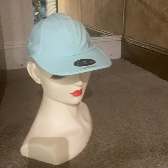 Under Amor Baby Blue Running Cap NWT - Picture 7 of 8